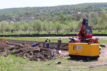 Mioveni: Au început lucrările la noul pod peste râul Argeșel, în cartierul Racovița