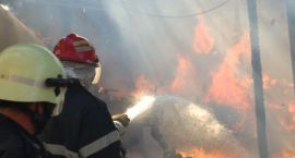Incendiu devastator într-o comună din Argeş. Două familii au rămas pe drumuri...