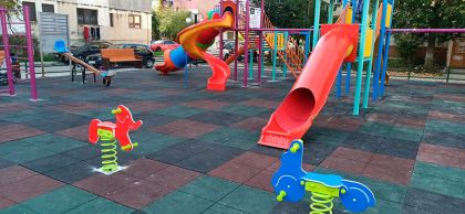 Copiii din cartierele Prundu și Trivale vor avea locuri de joacă moderne