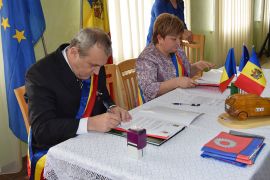 Oraşul Mioveni s-a înfrăţit cu localitatera Măgdăceşti din Rep. Moldova