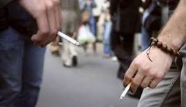Ca în România... Legea antifumat scade numărul fumătorilor dar creşe numărul incendiilor!