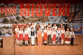 Cursuri gratuite de canto popular la Mioveni