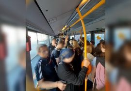Agresiune sexuală în autobuz! Piteștean de 60 de ani reținut