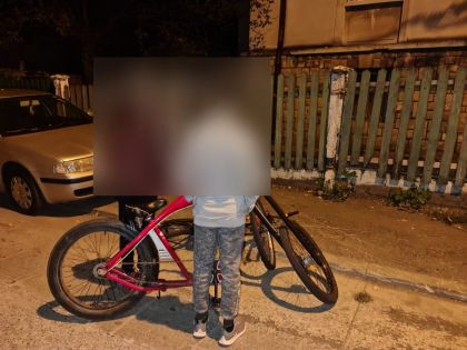 Un bărbat din Bradu a furat o bicicletă din Bascov și a fost prins la Domnești