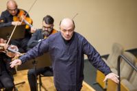 Dirijorul Gian Luigi Zampieri și pianista Sînziana Mircea revin la Filarmonica Pitești