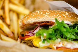 Studiu: Mâncarea de la fast-food duce la dependență, scăderea memoriei și anxietate
