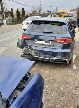 Accident la Merișani! O femeie este transportată la spital